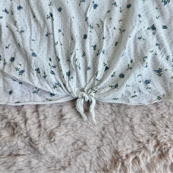 Aritzia Sunday Best Lux Crop Tied Hem Short Sleeve Tee - Picture 2 of 4